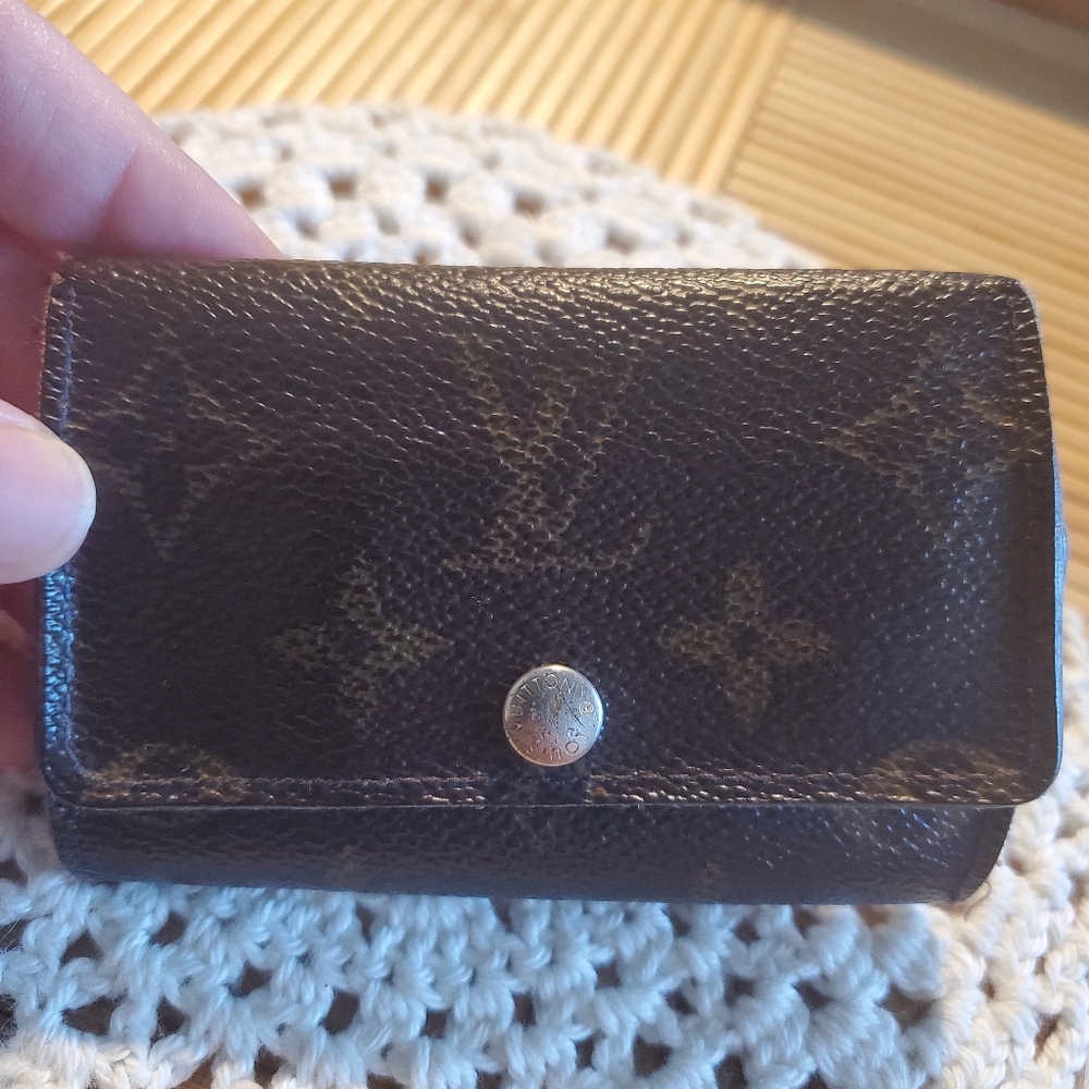 LV 6 Key Holder